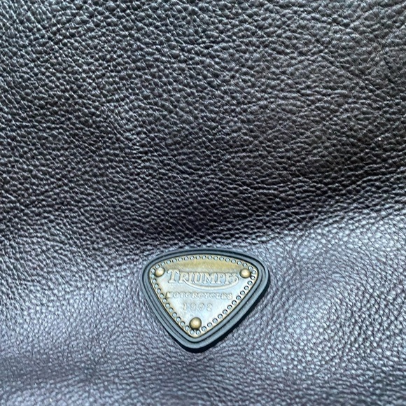 Triumph Messenger Saddlebag Genuine leather bag - Picture 4 of 16